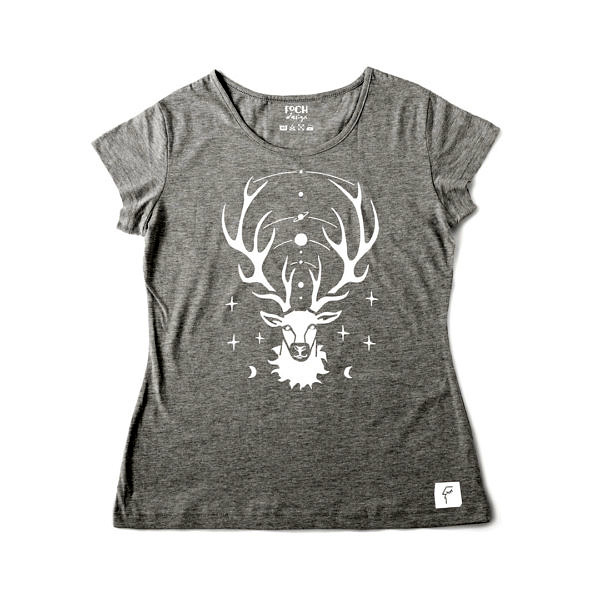 Szara koszulka damska z jeleniem. Wzór świąteczny z popiersiem jelenia, który ma planety wkomponowane w poroże
